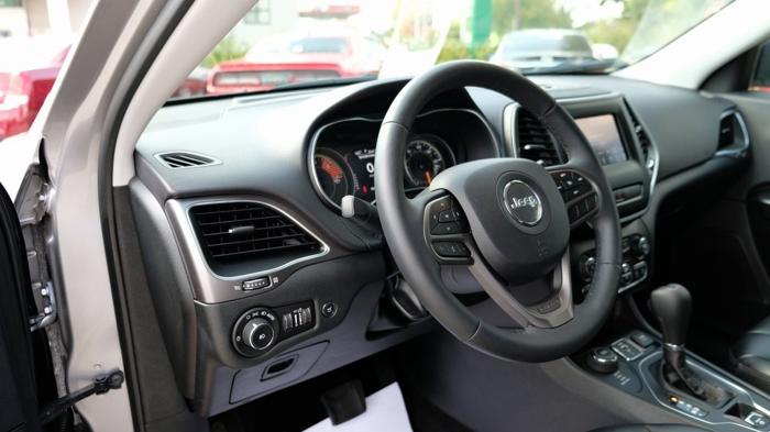 certified 2019 jeep cherokee 4wd latitude plus louisville, ky 40207 for sale in louisville, kentucky