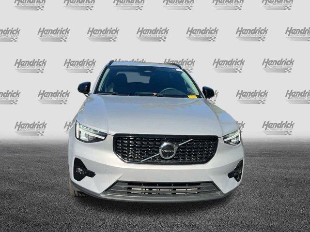 2024 volvo xc40 b5 plus dark theme