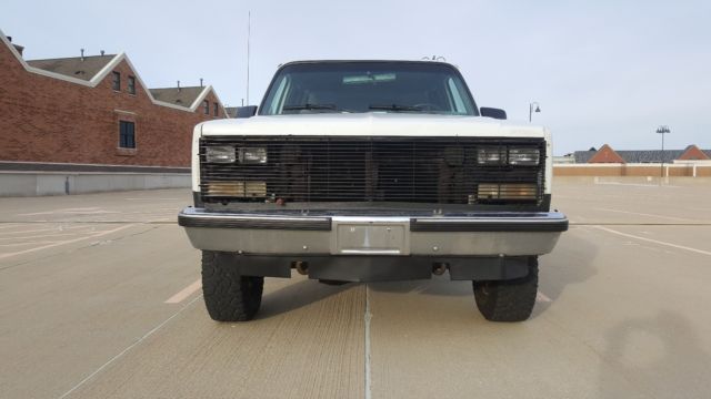 1991 gmc suburban true survivor with only 130k.miles !!!