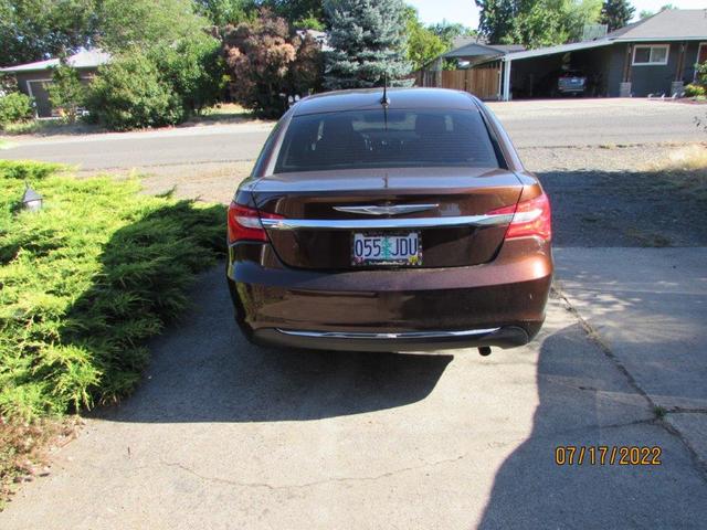 2012 chrysler 200 lx