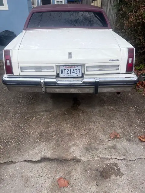1982 oldsmobile 98 sedan white rwd automatic regency brougham