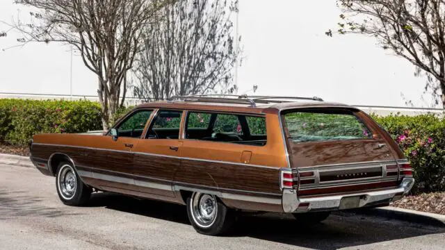 1972 chrysler town & country wagon