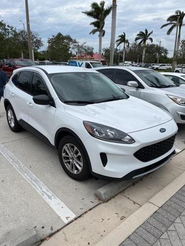 2022 ford escape se