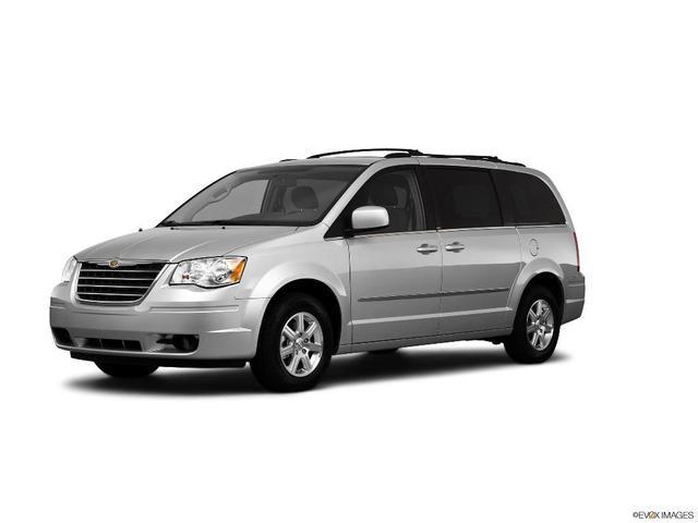 2010 chrysler town & country in amherst, ohio