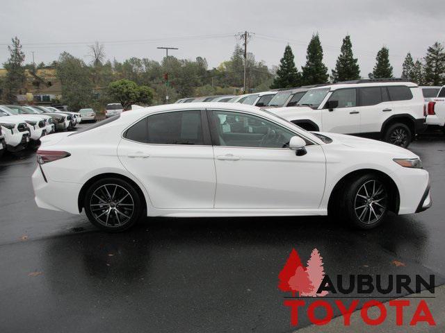 2021 toyota camry se