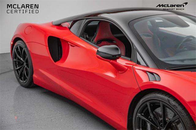 2023 mclaren artura techlux
