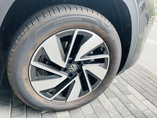 2024 volkswagen atlas 2.0t se w/ technology