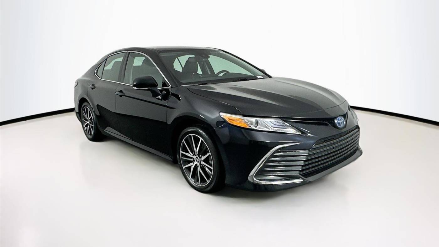 2022 toyota camry hybrid xle