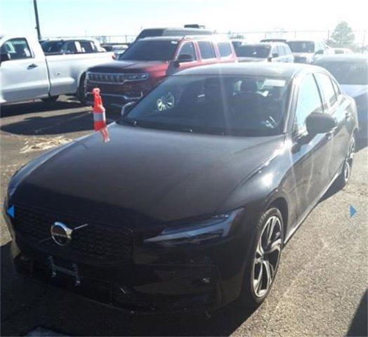 2024 volvo s60 b5 plus dark theme