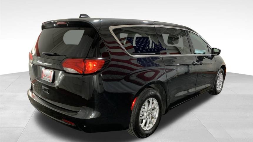 2022 chrysler voyager lx