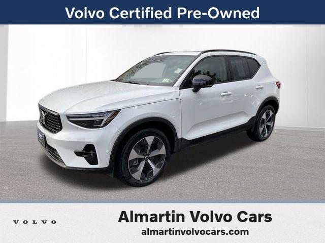 2025 volvo xc40 b5 plus dark theme