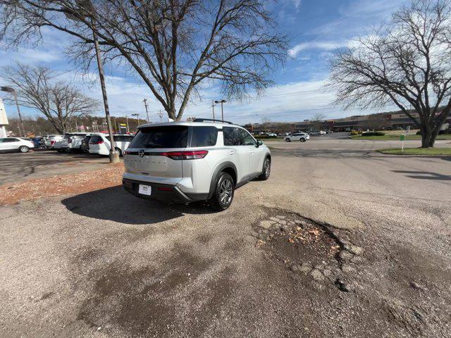 2024 nissan pathfinder sv fwd