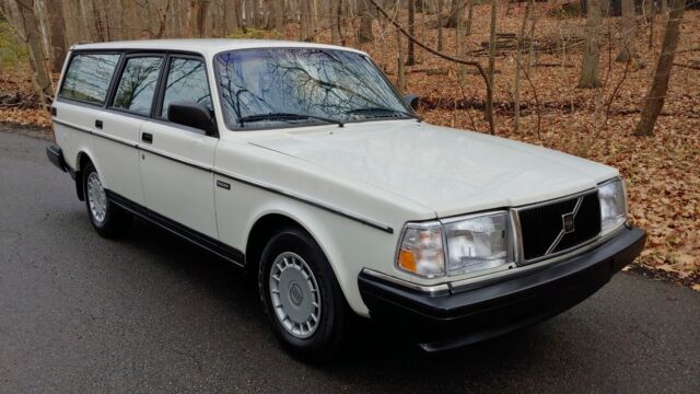 1993 volvo 240 station wagon, classic volvo, retro wagon, 7 seater, 3rd row seat