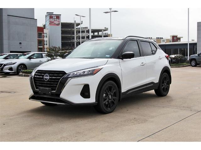 2023 nissan kicks sr