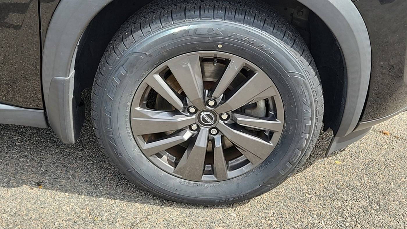 2022 nissan pathfinder sv