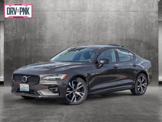2024 volvo s60 plus dark theme