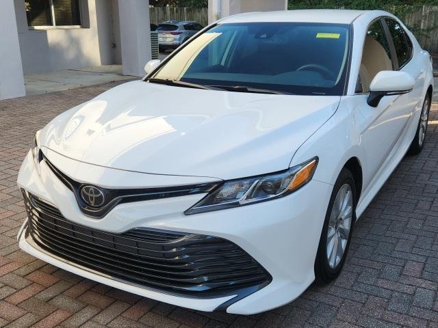 2020 toyota camry le