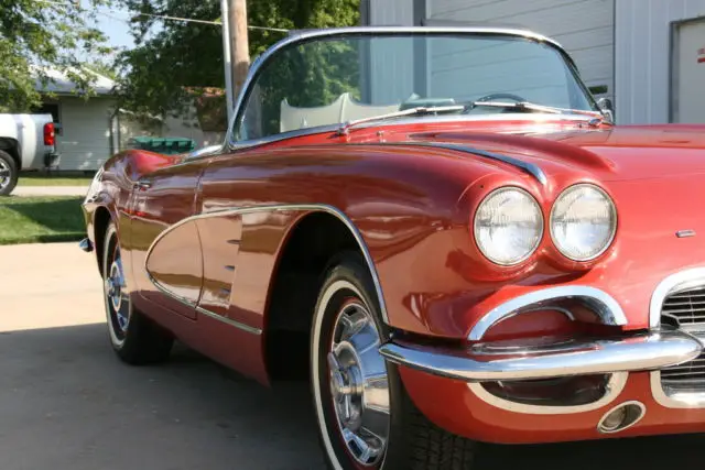 1961 corvette roadster,270hp 4 speed two tops 2 owner very original car