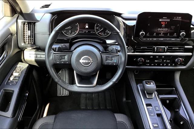 2023 nissan pathfinder sv