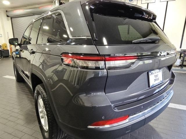 2022 jeep grand cherokee laredo