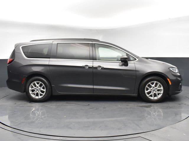 2022 chrysler pacifica touring l in freeport, new york