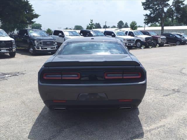 2022 dodge challenger sxt in riverdale, kansas