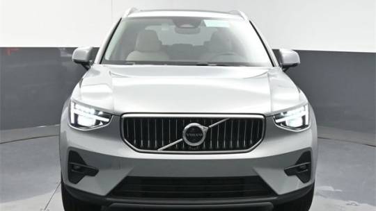 2025 Volvo XC40
