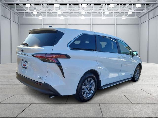 2021 toyota sienna le