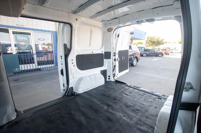 2017 nissan nv200 s