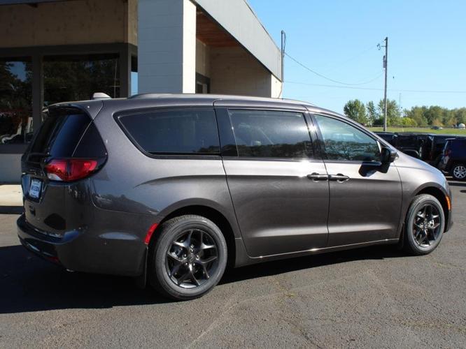 new 2019 chrysler pacifica touring-l corvallis, or 97330 for sale in adair village, oregon