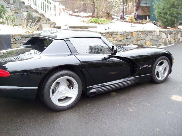 1994 black dodge viper srt-10 v10