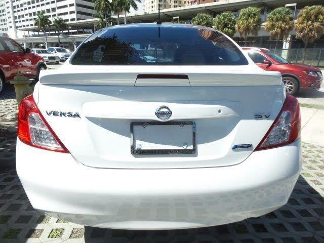 2014 nissan versa in hialeah, florida