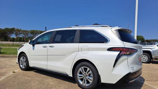 2024 Toyota Sienna platinum