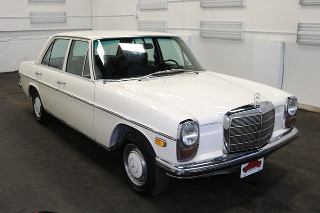 1970 white runs drives body inter vgood 2.2li4 4 spd manual!