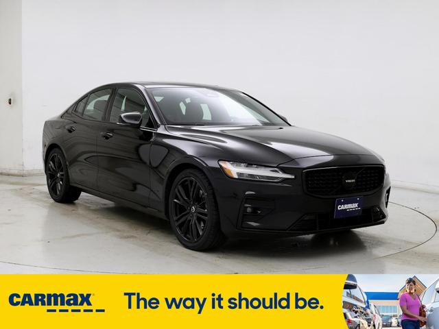 2023 volvo s60 b5 core dark theme