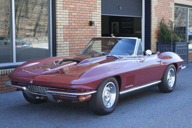 1967 corvette roadster 427, tri power 400 hp, matching numbers, marlboro red!