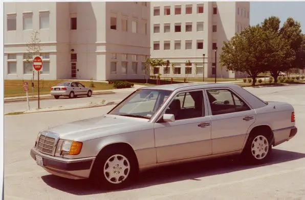 silver mercedes 400e sedan