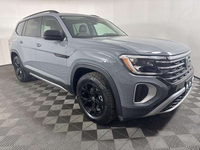 2024 volkswagen atlas 2.0t peak edition se w/technology