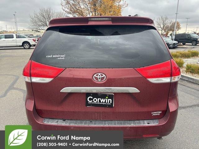 2013 toyota sienna limited