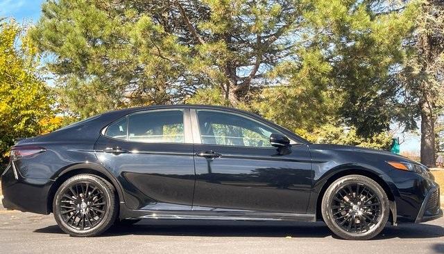 2022 toyota camry se nightshade