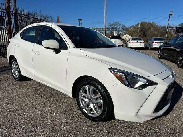 2018 toyota yaris ia base