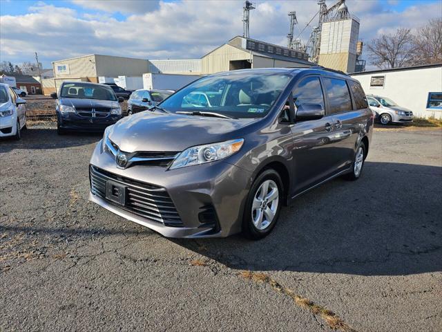 2019 toyota sienna le