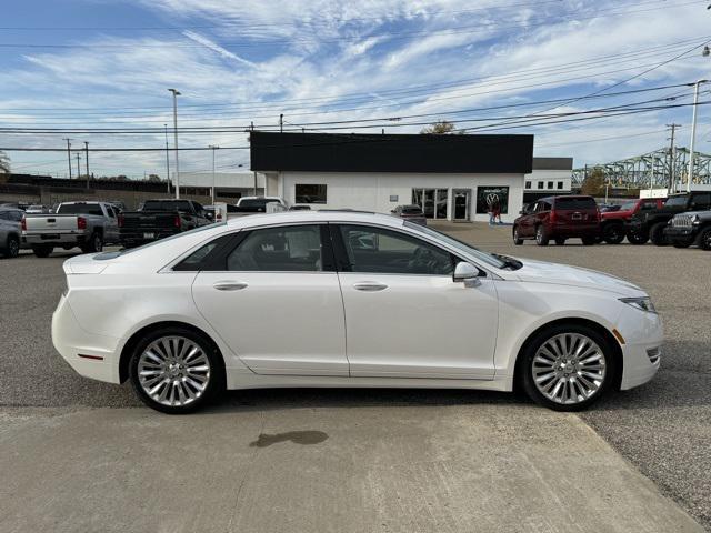 2016 lincoln mkz base