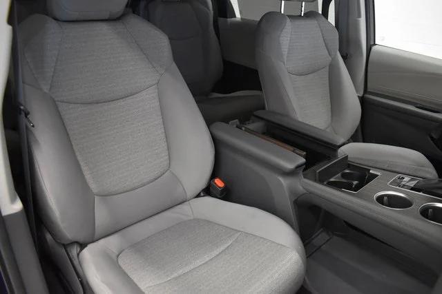 2023 toyota sienna le