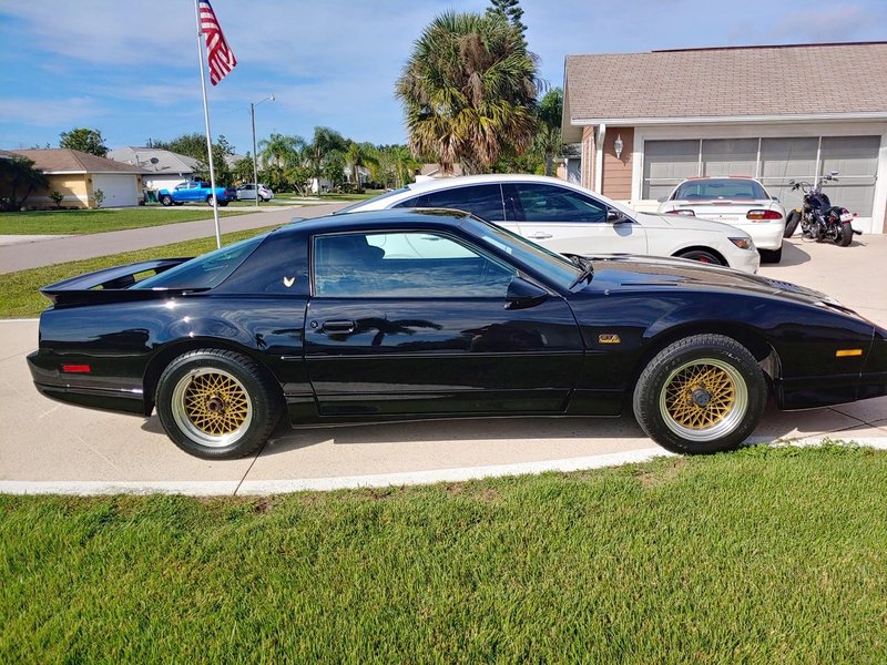 pontiac trans am gta coupe