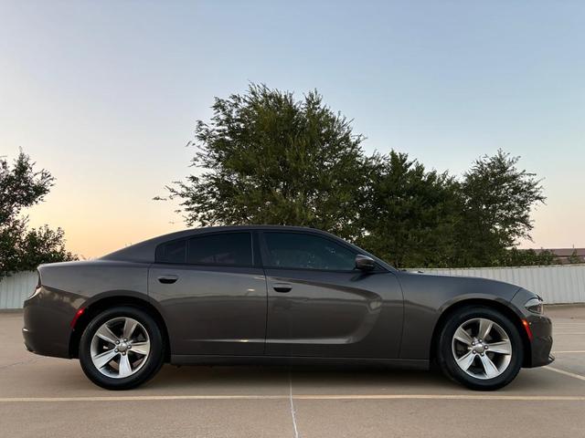 2017 dodge charger sxt