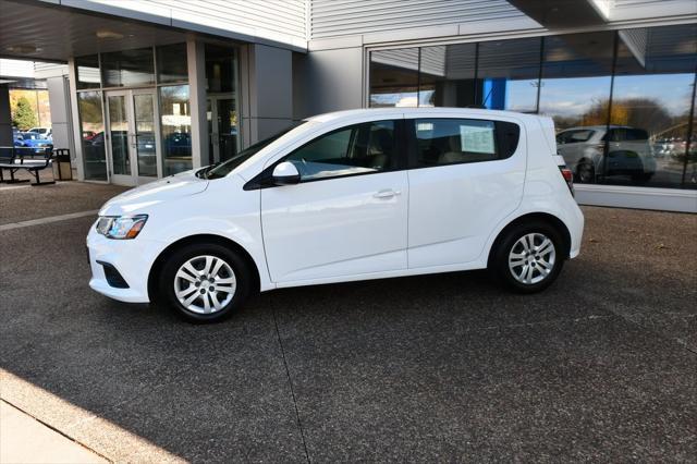 2020 chevrolet sonic fwd hatchback 1fl 5-door