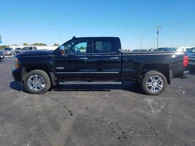 2017 chevrolet silverado 2500hd high country 4x4 high country 4dr crew cab sb for sale in garnett, kansas