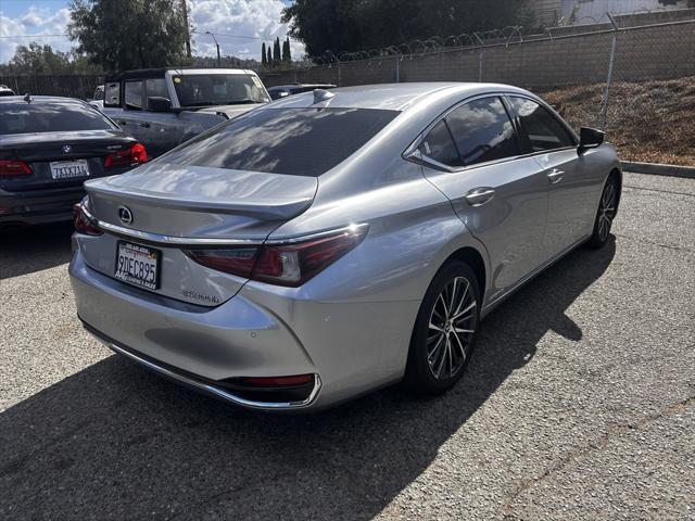 2022 lexus es 300h base