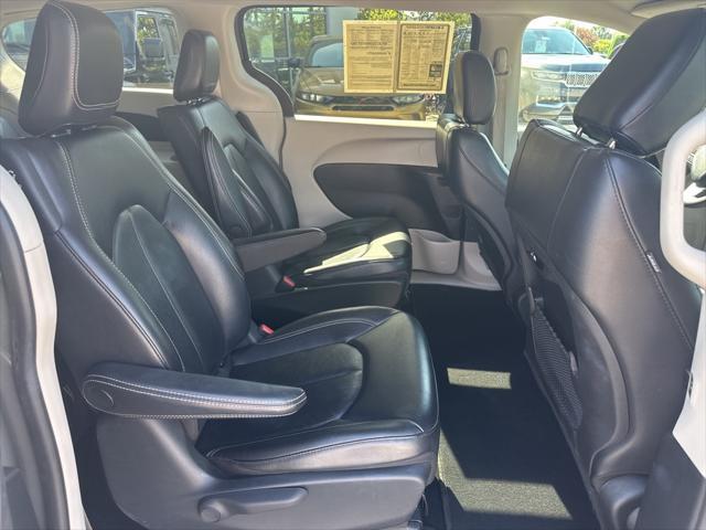 2022 chrysler pacifica hybrid touring l